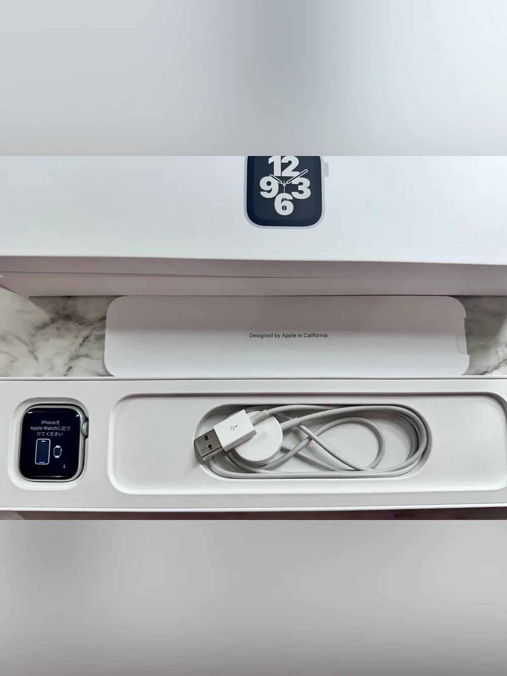 Apple Watch SE 40MM w/ Box, Magnetic Charging Cable & 6 Bands